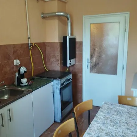 Dozsa Apartment *